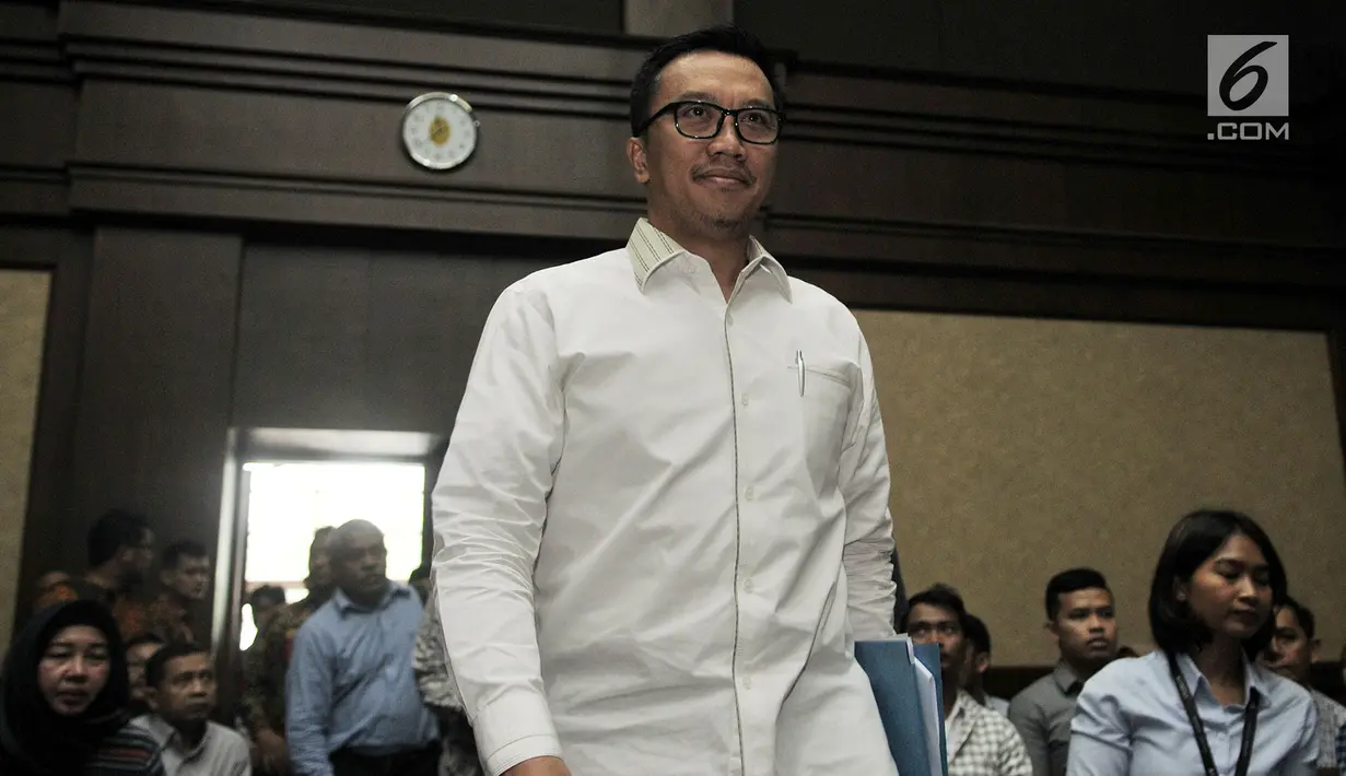 Menpora Imam Nahrawi saat tiba di Pengadilan Tipikor, Jakarta, Senin (29/4/2019). Menpora menjadi saksi atas terdakwa Sekjen KONI Ending Fuad Hamidy. (merdeka.com/Iqbal Nugroho)