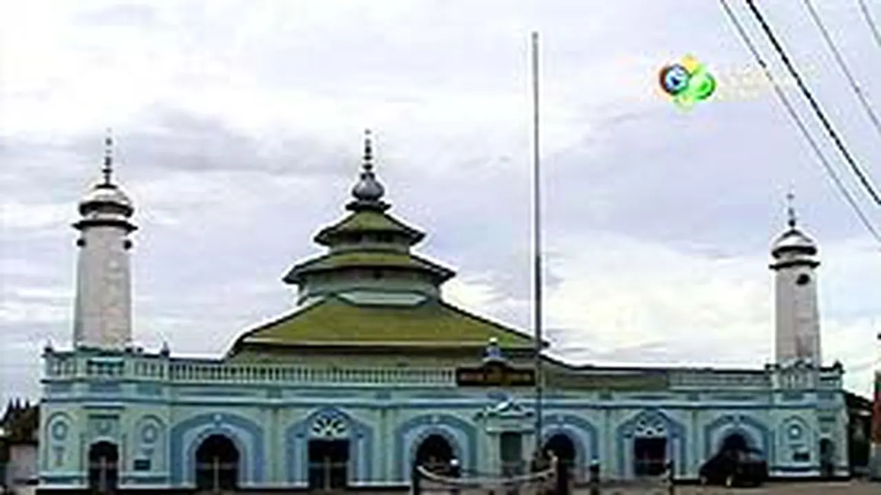 041105amasjid.jpg