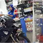 Motor masuk minimarket (Istimewa)