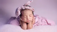 Gaya Pemotretan Baby Born Anak Ketiga Tania Nadira. (Sumber: Instagram.com/tanianadiraa)