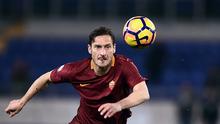 2. Francesco Totti (75 gol penalti) - Legenda AS Roma, Francesco Totti, merupakan salah satu penyerang terbaik yang pernah dimiliki AS Roma. Totti memiliki catatan 75 gol yang diciptakan lewat titik penalti. (AFP/Filippo Monteforte)