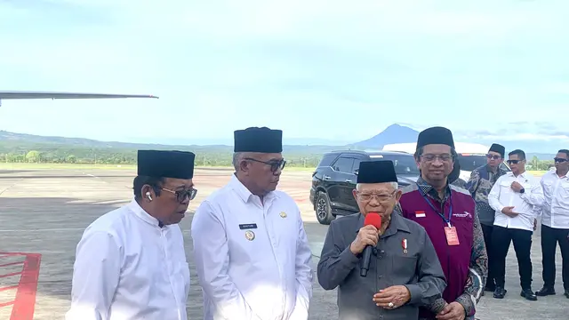 Wakil Presiden (Wapres) Ma'ruf Amin membuka secara resmi Ijtima' Ulama ke-8 Komisi Fatwa se-Indonesia, di Pesantren Bahrul Ulum Sungai Liat, Provinsi Bangka Belitung (Babel) pada Rabu (29/5/2024). (Liputan6.com/Delvira Hutabarat)