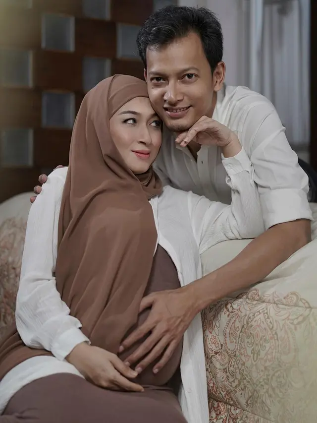 8 Potret Mesra Fedi Nuril dan Istri yang Jarang Tersorot, Dikaruniai Anak Ketiga
