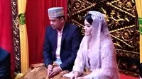 Putri Presiden Joko Widodo, Kahiyang Ayu resmi menyandang marga Siregar. Untuk menyempurnakan pernikahannya dengan Bobby Nasution, Kahiyang resmi menjadi Kahiyang Ayu Siregar. (Deki Prayoga/Bintang.com)