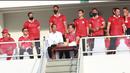<p>Presiden RI, Joko Widodo, berbincang dengan Ketua PSSI, Mochamad Iriawan saat menonton Timnas Indonesia melawan Vietnam dalam laga leg pertama babak semifinal Piala AFF 2022 di Stadion Utama Gelora Bung Karno (SUGBK), Jumat (6/1/2023) sore WIB. (Bola.com/M Iqbal Ichsan)</p>