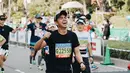 Di tengah kesibukannya yang padat, pria yang akrab disapa Ditto  tetap meluangkan waktu demi mengikuti event maraton. Salah satunya event Kobe Marathon 2019 diadakan tanggal 17 November di Kobe, Hyogo, Jepang.(Liputan6.com/IG/@dittopercussion)