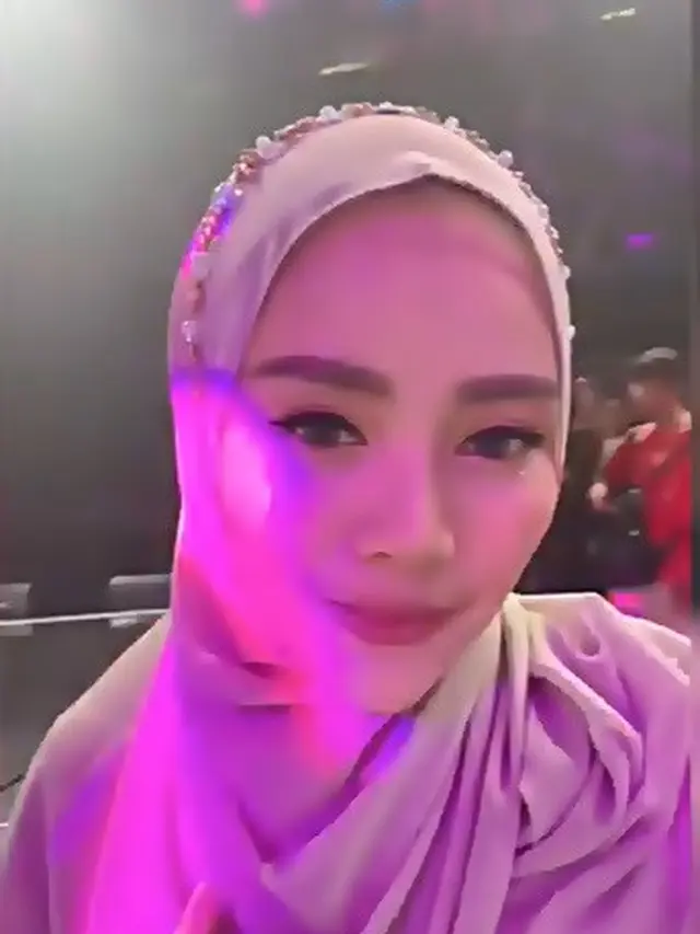 6 Potret Mawar AFI Tampil dengan Hijab yang Kini Kembali Hiasi Layar Kaca