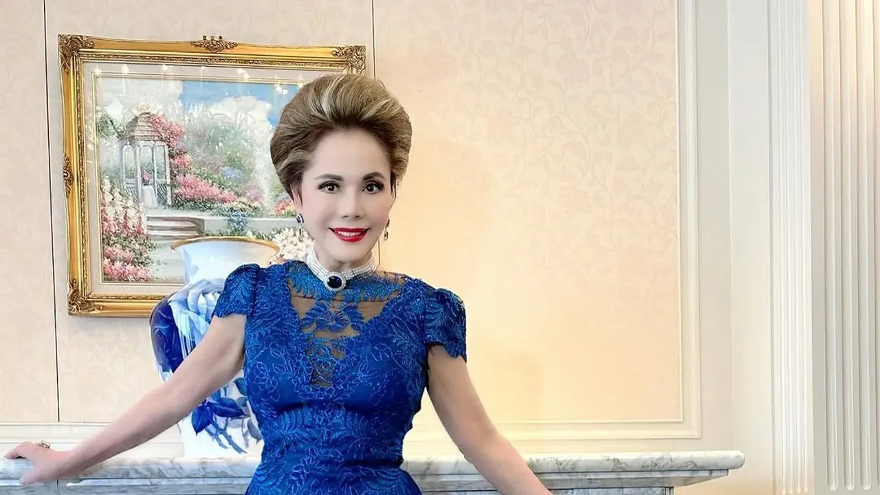 Model Dress Brokat Dewi Soekarno/Instagram @dewisukarnoofficial