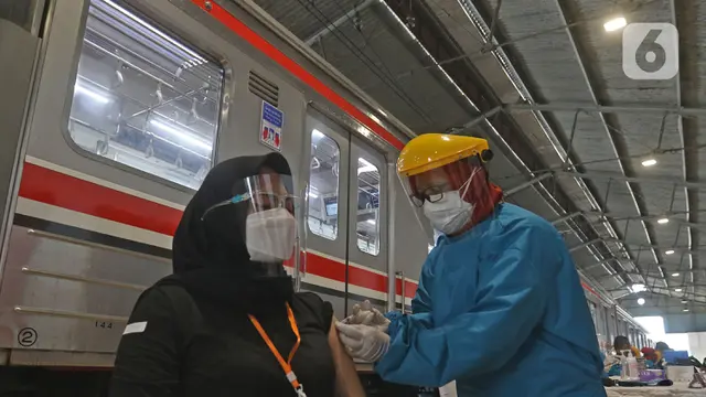 Vaksinasi di Stasiun Bogor