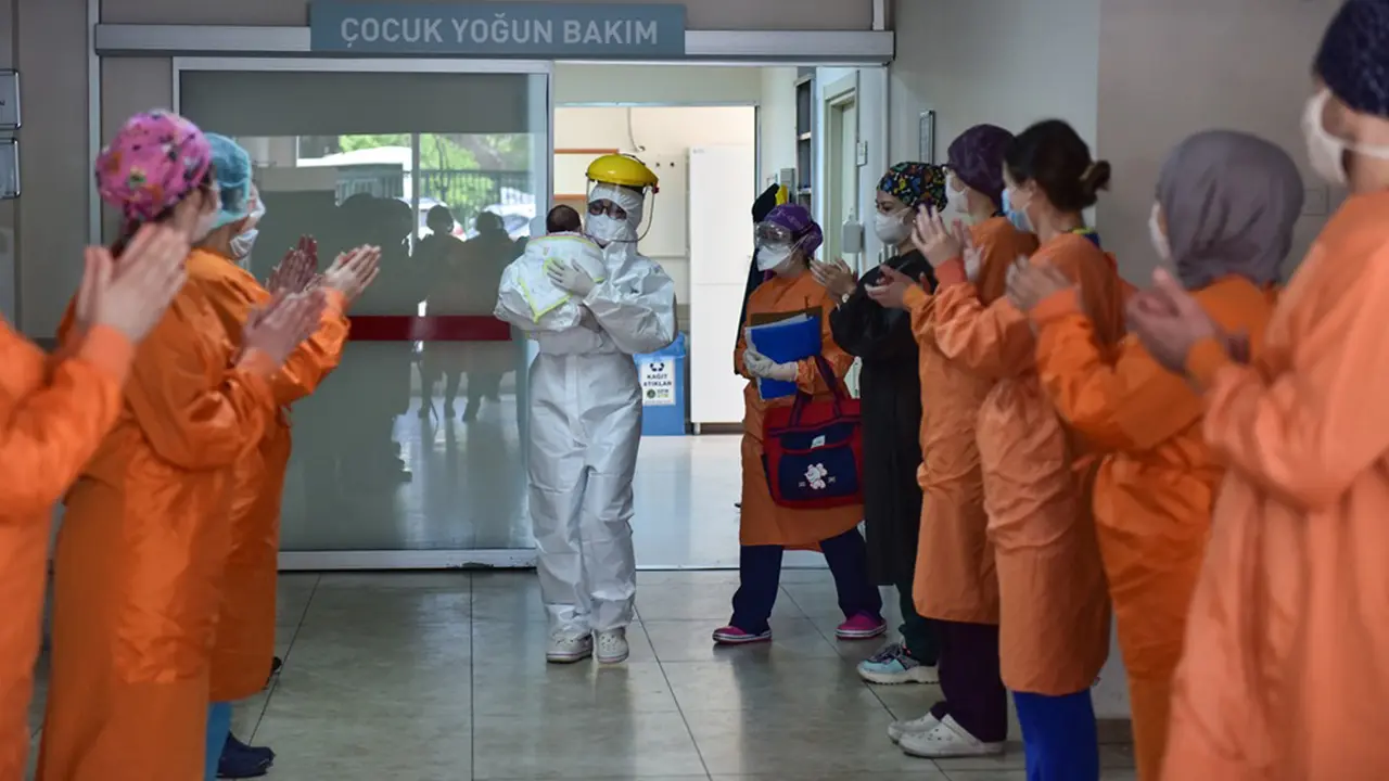 Bayi Berusia 45 Hari di Turki Sembuh dari Virus Corona