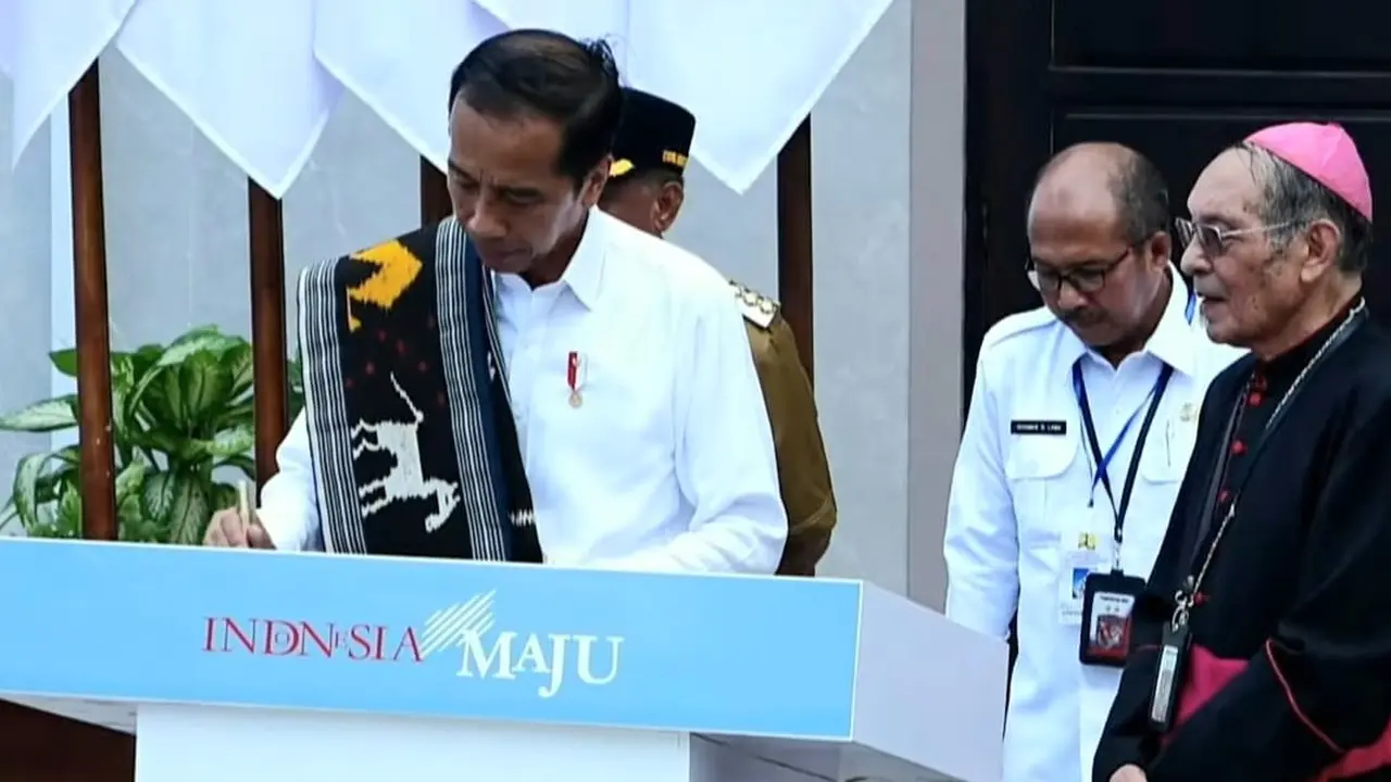 Presiden Joko Widodo atau Jokowi meresmikan Gereja Katedral Keuskupan Agung Kupang, Nusa Tenggara Timur (NTT), Rabu (6/12/2023).