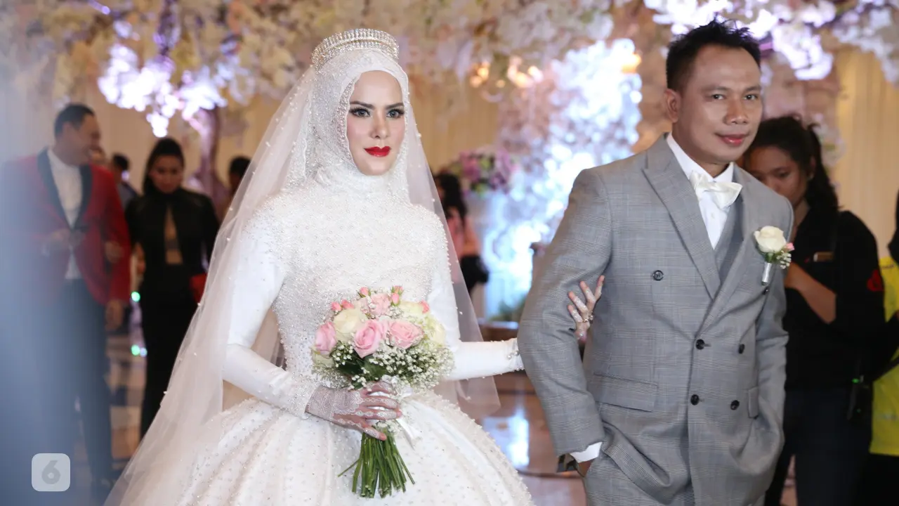 [Bintang] Vicky Prasetyo dan Angel Lelga