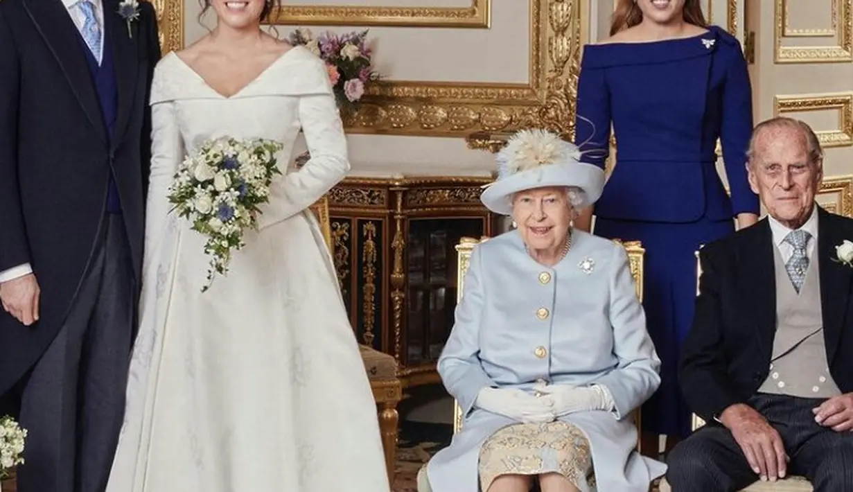 Gaun pengantin Putri Eugenie dirancang oleh Peter Pilotto dan Christopher De Vos dan dikembangkan "lapis demi lapis," Gaun itu dirancang dengan korset pas, garis leher terlipat, dan rok lipit. (instagram/princesseugine).