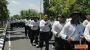 Citizen6, Surabaya: Route lari yang mengambil start dan finish lapangan Laut Maluku tersebut, diikuti seluruh Direktur Kobangdikal, Komandan Kodik, Komandan Pusdik dan Komandan Sekolah dijajaran Kobangdikal. (Pengirim: Penkobangdikal). 
