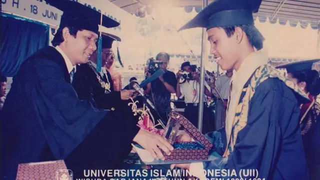 Foto lawas Menko Polhukam Mahfud Md