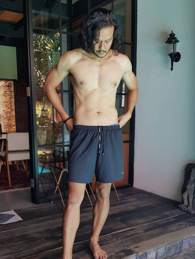 7 Potret Terbaru Dwi Sasono Usai Bebas Dari Rehabilitasi, Pamer Otot Dada