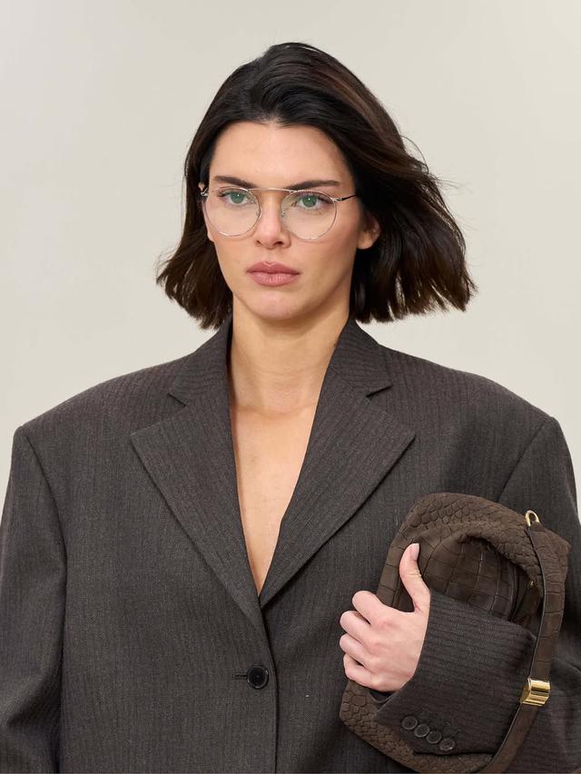 6 Tahun Absen, Calvin Klein Bawa Koleksi Rancangan Direktur Kreatif Perempuan Pertamanya ke Panggung NYFW 2025