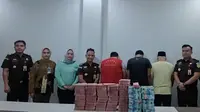 Barang bukti tindak pidana pencucian uang narkoba yang disita dari tersangka peredaran 124 kilogram sabu. (Liputan6.com/M Syukur)