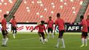 Para pemain Singapura saat latihan jelang laga Piala AFF 2018 di Stadion Nasional, Singapura, Kamis (8/11). Singapura akan melawan Timnas Indonesia. (Bola.com/M. Iqbal Ichsan)