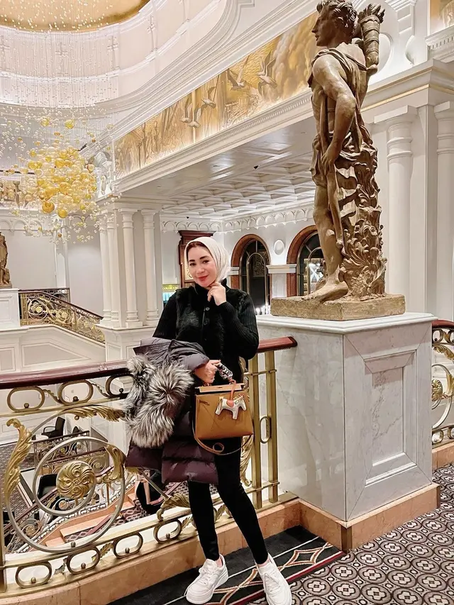 6 Potret Erin Taulany Istri Andre Taulany Liburan di Amerika, Gayanya Bak Sosialita