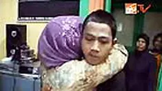 Dua bulan meninggalkan rumah, seorang remaja di Pondok Aren, Tangerang Selatan, Banten, berkumpul kembali dengan keluarganya. Dalam kurun waktu itu, remaja yang tak bisa berbicara ini menjadi penghuni Panti Sosial Bina Grahita Pegadungan, Jabar.
