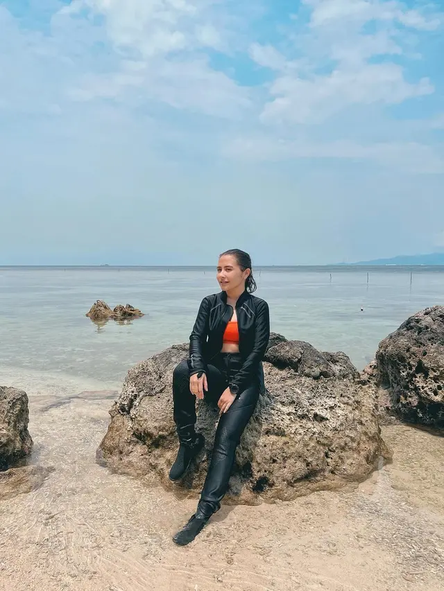 Turut Bersihkan Sampah, Ini 7 Potret Prilly Latuconsina Diving di Pulau Sangiang