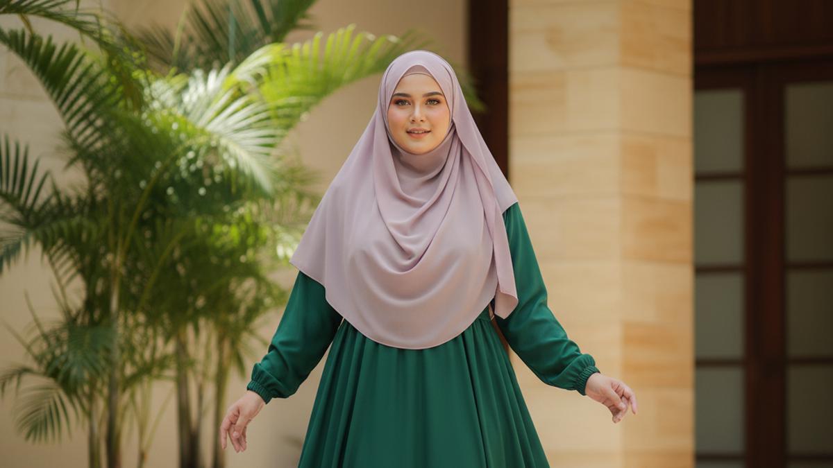 Tips Gamis untuk Muslimah Pekerja Plus Size: Potongan, Warna, dan Bahan yang Membantu Penampilan