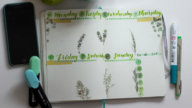 Ilustrasi buku harian, diari, agenda, nama hari