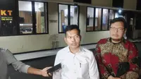 Kuasa hukum Klinik WSJ usai mendampingi tujuh saksi saat dimintai keterangan di Polres Metro Depok. (Liputan6.com/Dicky Agung Prihanto)