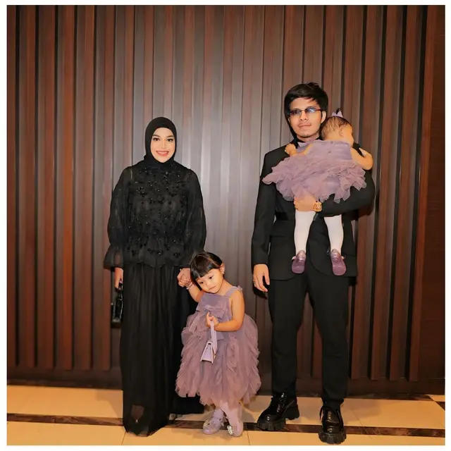 6 Inspirasi Gamis Hitam untuk Pesta ala Aurel Hermansyah, Elegan Memukau