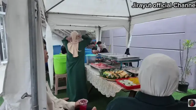 Halaman belakang rumah Jirayut (Foto: YouTube Jirayut Official Channel)