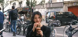Outfit casual Suzy saat hangout. (instagram.com/skuukzky)