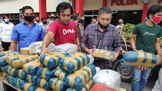 100 kilogram ganja dari Aceh yang gagal dibarter dengan sabu asal Malaysia.
