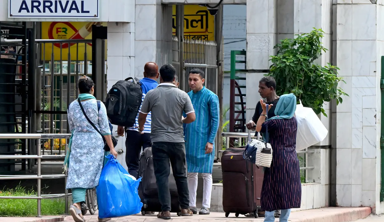 Kerusuhan tak terbendung meski jam malam tanpa batas waktu diberlakukan dan akses internet dibatasi ketat. (Dibyangshu SARKAR/AFP)