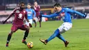 Striker Napoli, Jose' Callejon, melepaskan tendangan ke gawang Torino pada laga Serie A di Stadion Olimpico Grande Torino, Sabtu (16/12/2017). Napoli menang 3-1 atas Torino. (AP/Alessandro Di Marco)