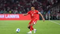 Bek Timnas Indonesia, Rizky Ridho, dalam duel melawan Oman di Stadion Utama Gelora Bung Karno, Jakarta, Jumat (7/6/2026). (Bola.com/Bagaskara Lazuardi)