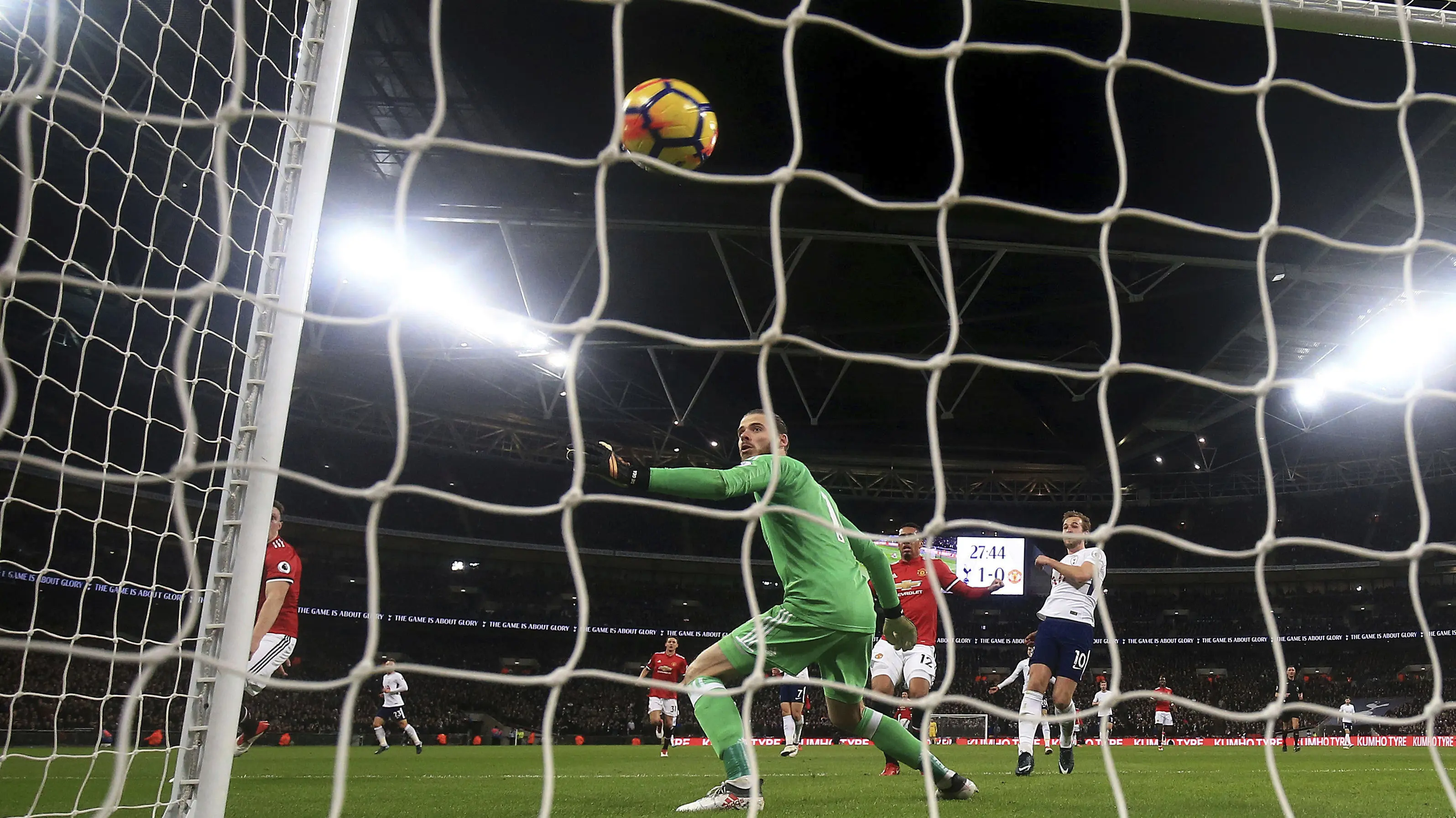 Kiper Manchester United, David De Gea, saatmelawan Tottenham pada lanjutan Premier League di Wembley stadium, (31/1/2018). Spurs menang 2-0. (AP/Kirsty Wigglesworth)