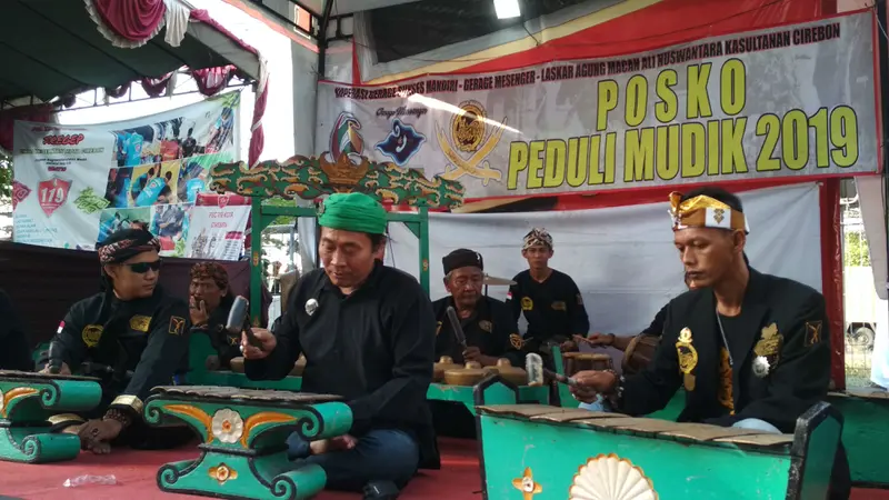 Menikmati Musik Gamelan Pengusir Portugis di Posko Mudik 2019 Cirebon