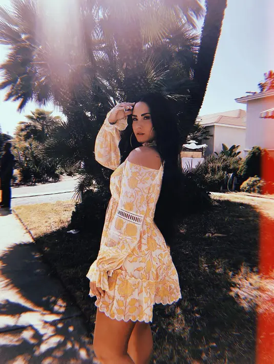 Demi Lovato sendiri memang selalu terbuka mengenai kecanduannya dengan narkoba dan alkohol pada para penggemarnya. (instagram/ddlovato)