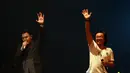 Dalam konser 'Dua Ruang' tersebut, selain menyanyikan lagu masing-masing, mereka juga bertukar lagu.(Deki Prayoga/Bintang.com)