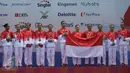 Tim renang indah Indonesia saat penganugerahan medali pada Final Renang Indah beregu kategori Free Combination SEA Games di OCBC Aquatic, Singapura, Kamis (4/6). Tim renang indah Indonesia berhasil menyabet tiga perunggu. (Liputan6.com/Helmi Fithriansyah)