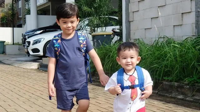 7 Potret Kompak Anak-Anak Tya Ariestya, Bikin Gemas