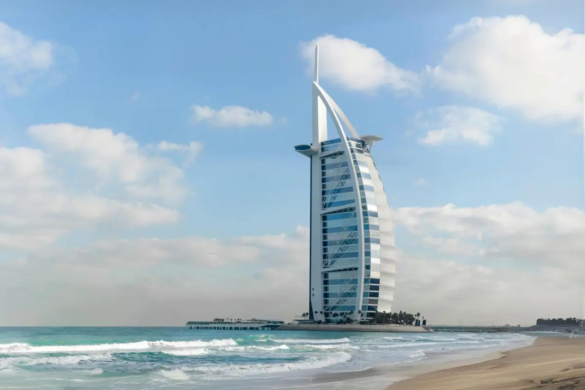 Sensasi Liburan Mewah di Dubai yang Membuat Takjub, Ada Yoga di Bawah Laut! (Maverick)
