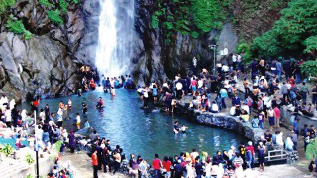 Mitos Awet Muda Dan Ritual Mandi Massal Di Air Terjun Sedudo