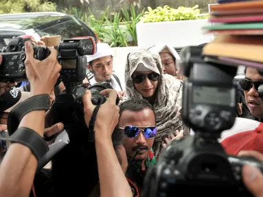 Habib Bahar bin Smith tiba di Gedung Bareskrim Polri Jakarta, Kamis (6/12). Habib Bahar diperiksa sebagai saksi terlapor terkait kasus video ceramah yang diduga menghina Presiden Jokowi dan viral di media sosial. (Merdeka.com/ Iqbal S. Nugroho)