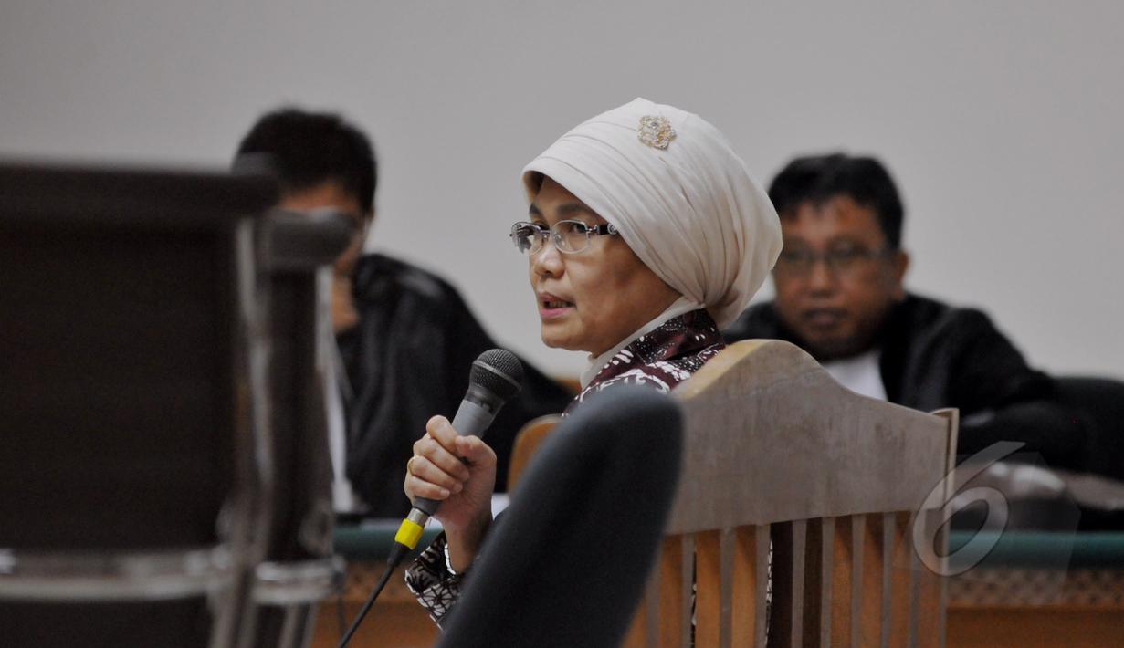 Winantuningtyastiti Swasanani (Sekjen DPR) menjadi saksi dalam sidang di Pengadilan Tipikor untuk terdakwa Sutan Bhatoegana, Jakarta. Kamis (7/5/2015). (Liputan6.com/Andrian M Tunay)