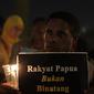 Aksi tersebut sebagai bentuk mengenang, mendoakan dan menuntut keadilan atas penembakan 4 orang warga Paniai Papua saat bentrokan 8 Desember 2014, Jakarta, Kamis (18/12/2014). (Liputan6.com/Faizal Fanani)