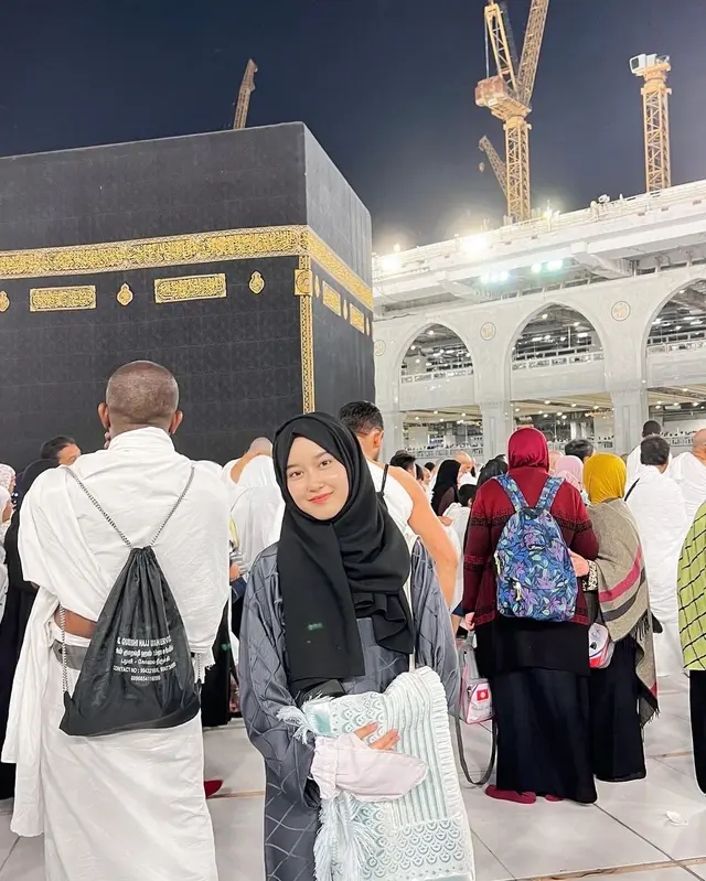 7 Potret Kamila Asy Syifa, istri Gus Zizan yang stylish dan traveler