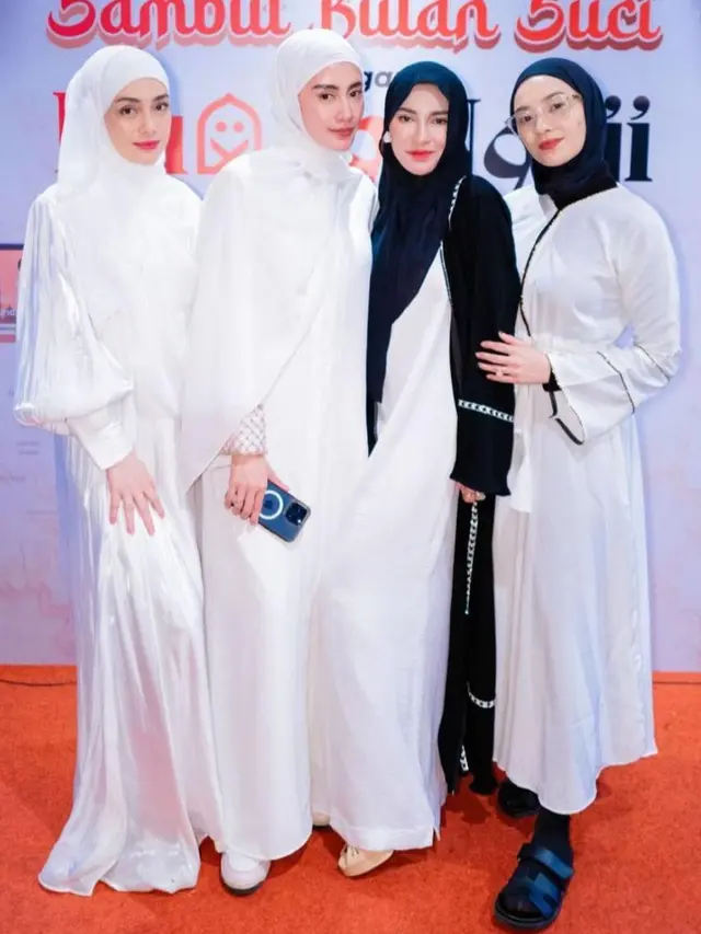 Potret Celine Evangelista dan artis lain dalam peluncuran aplikasi belajar mengaji (Sumber: Instagram/shandypurnamasari dan Instagram/celine_evangelista)
