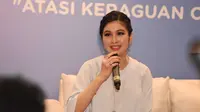 Sandra Dewi kini tengah hamil anak pertama. Usia kehamilannya sudah memasuki usia enam bulan. Banyak perubahan dirasakan dikehamilan pertamanya ini. (Nurwahyunan/Bintang.com)